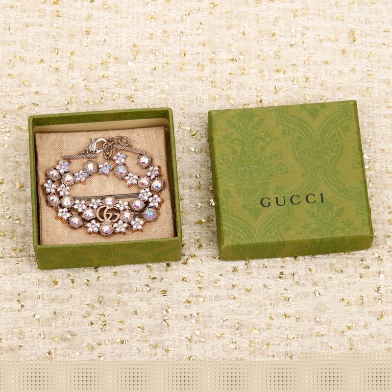 G*u*i bracelets